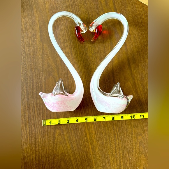 Beautiful Pair of Glass Swans - Picture 3 of 3